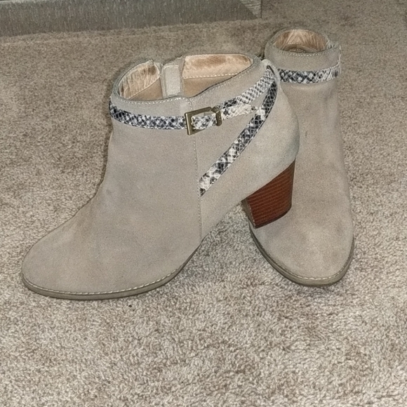 Vionic booties - Picture 1 of 6